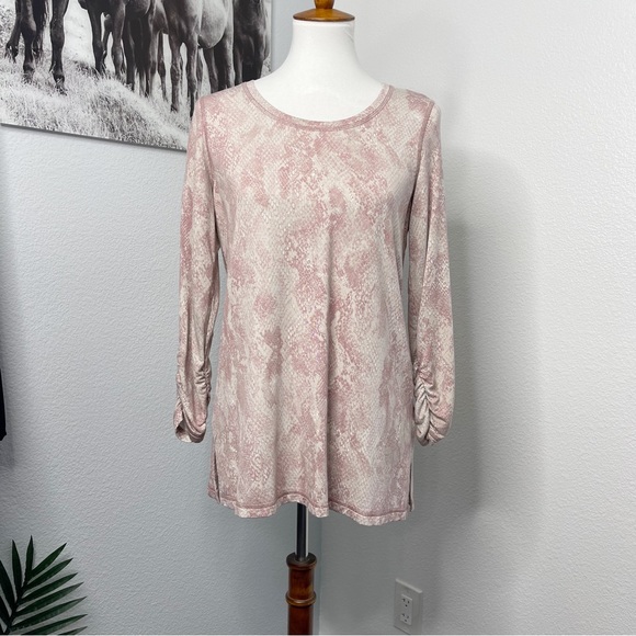Susan Graver Pink Snake Print Blouse Size Small LIKE NEW - Picture 9 of 15